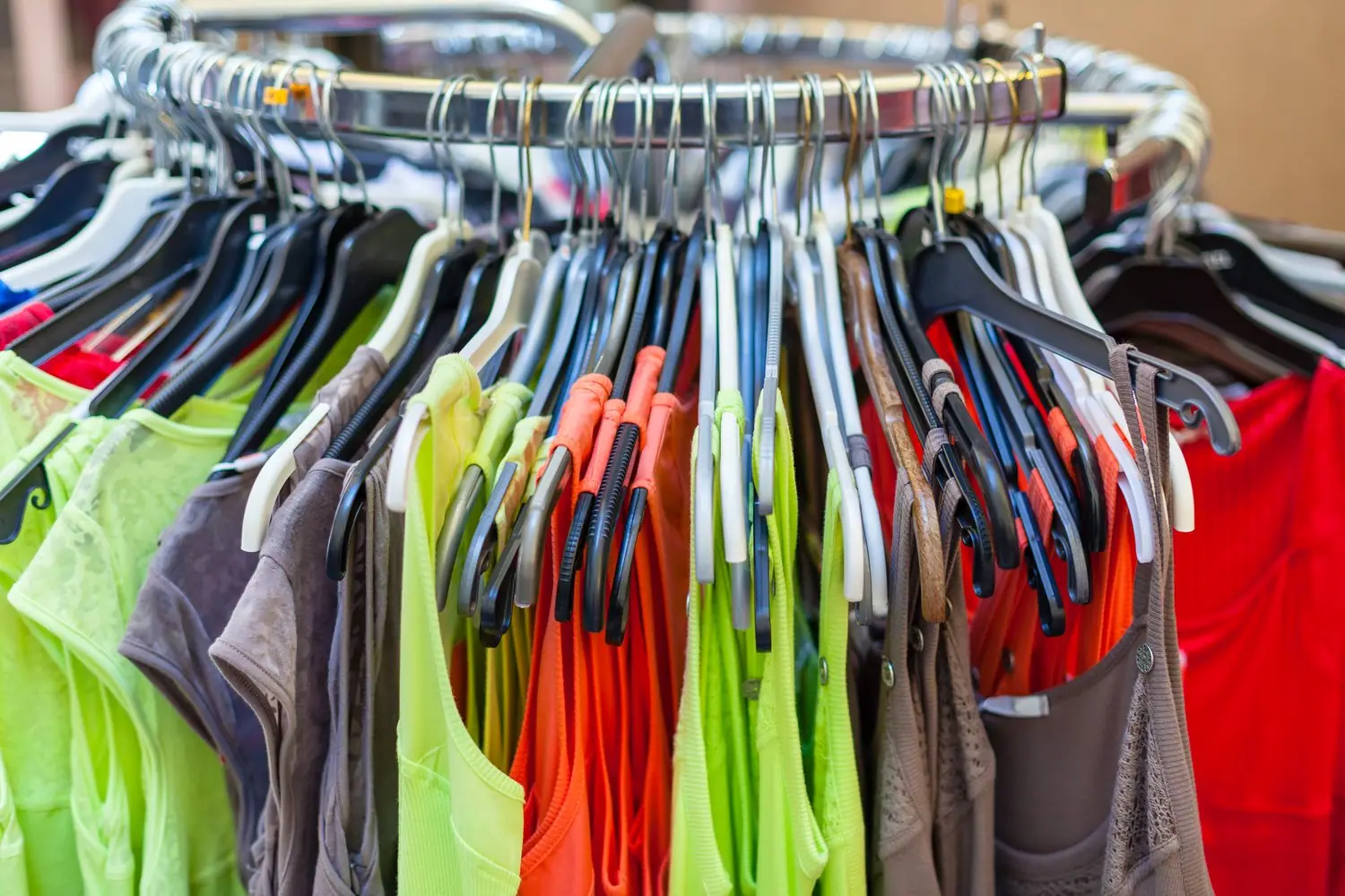 Secondhand sportowy - jak kupować używaną odzież treningową