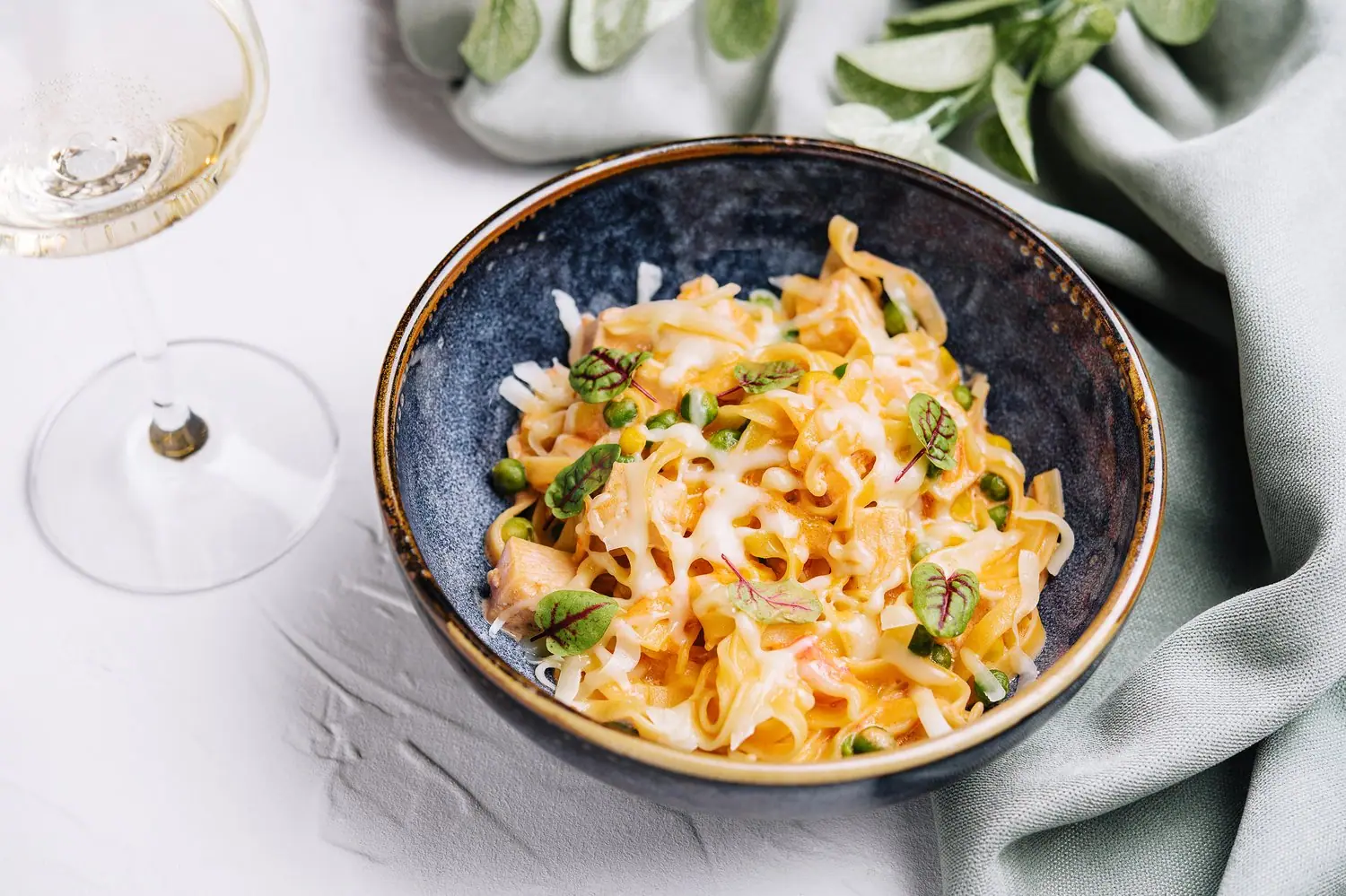 Wegańska carbonara z kalafiora - przepis na makaron bez nabiału