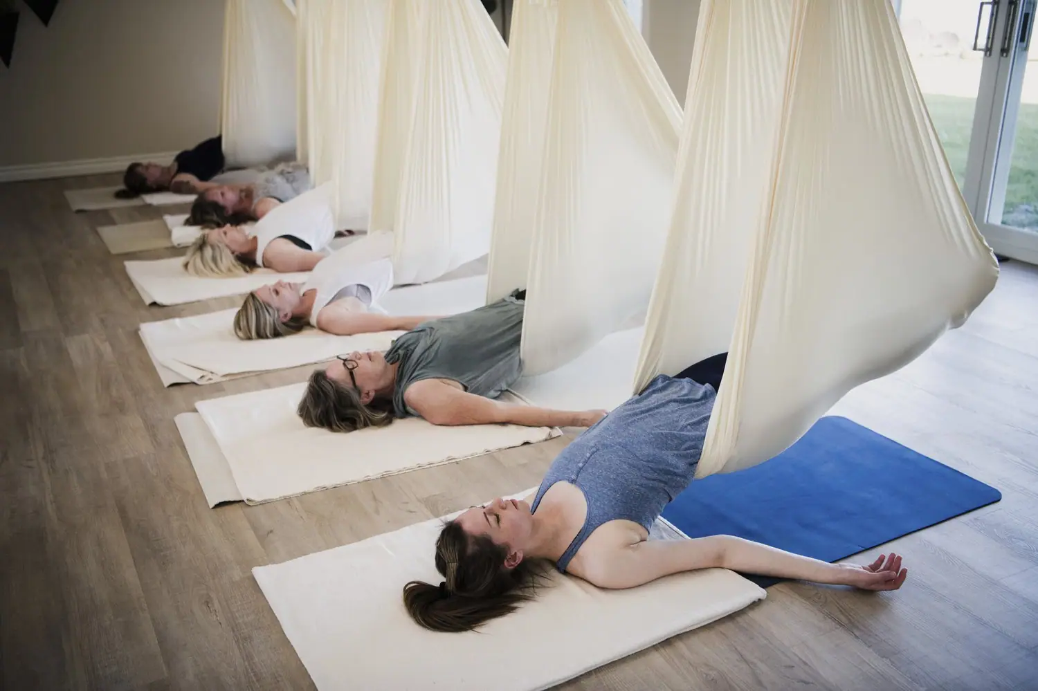Jak dobrać zasłony do wnętrza w stylu wellness